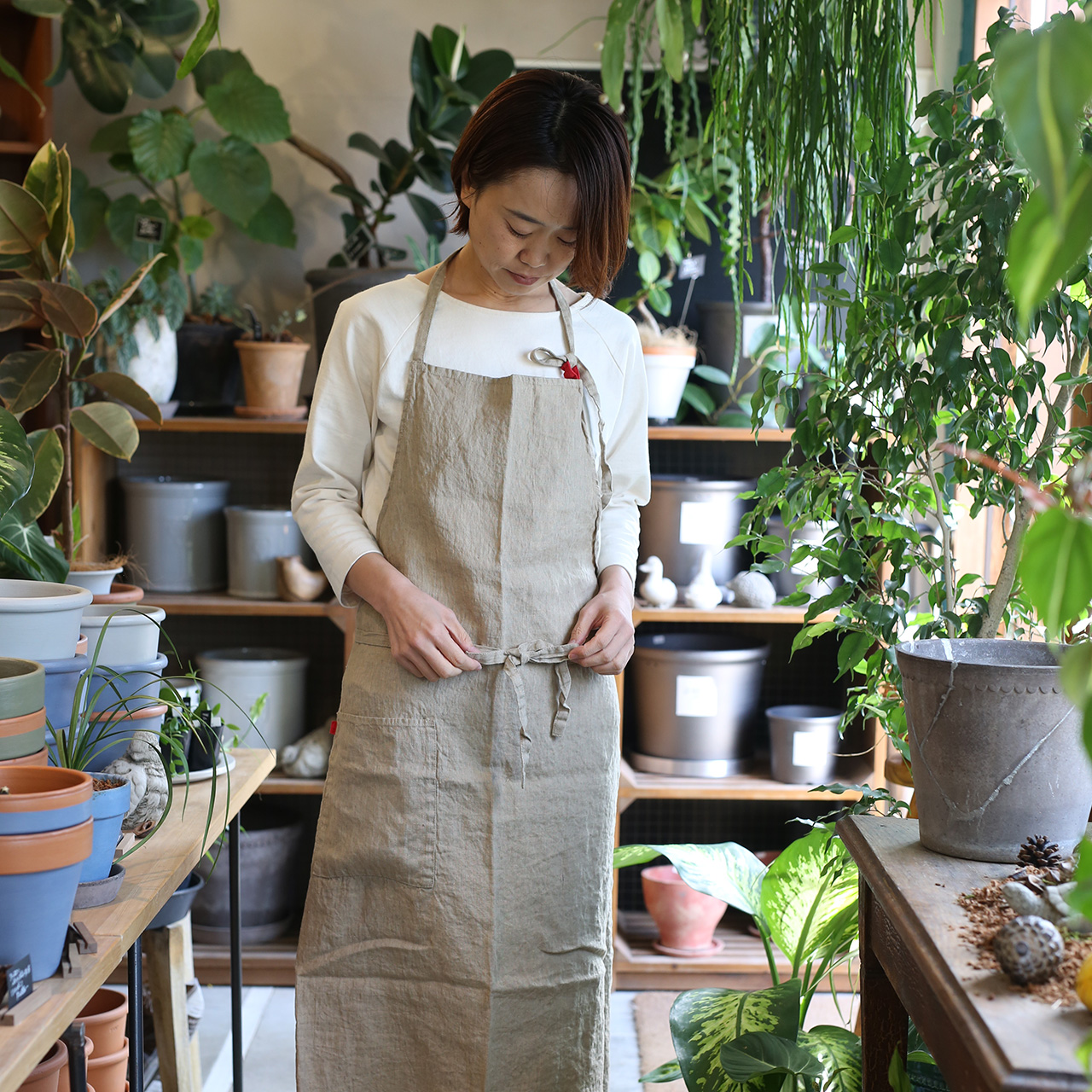 新品　リノエリーナ エプロン マノン フラックス　べージュ　リネン 新品 リノエリーナ エプロン マノン フラックス べージュ リネン