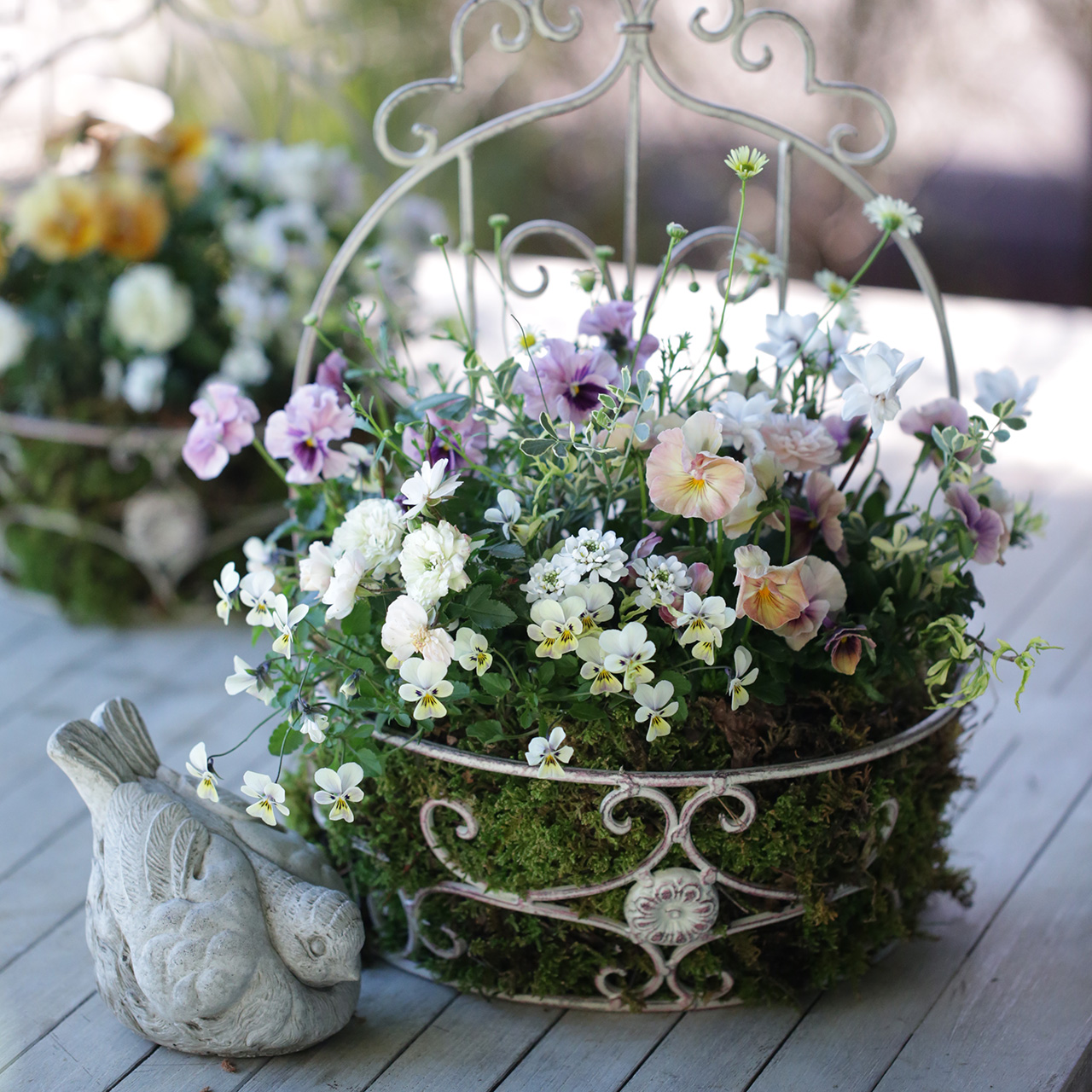 1点もの】ビオラとシクラメンのふわふわブリコラージュ［サイン入り